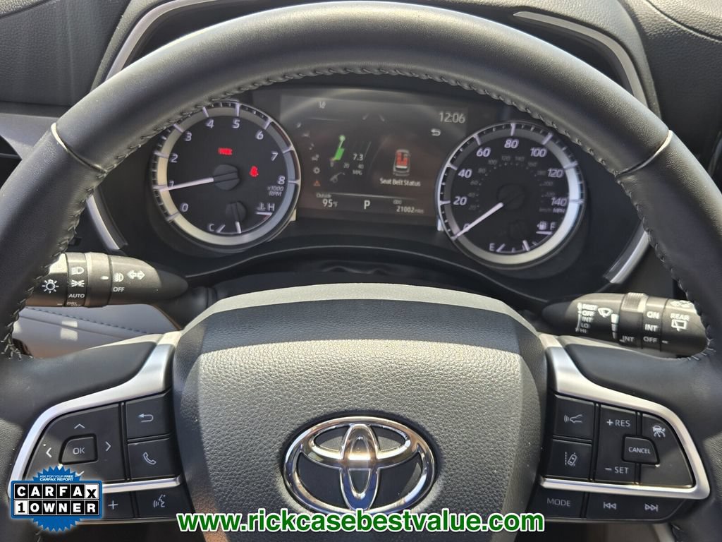 Used 2023 Toyota Highlander XLE FWD image 33
