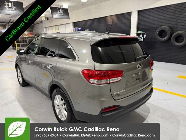 Used 2017 Kia Sorento FWD image 5