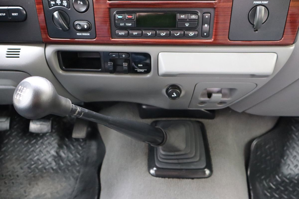 Used 2005 Ford F350 Lariat image 36