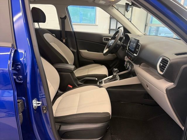 Used 2025 Hyundai Venue SEL image 42