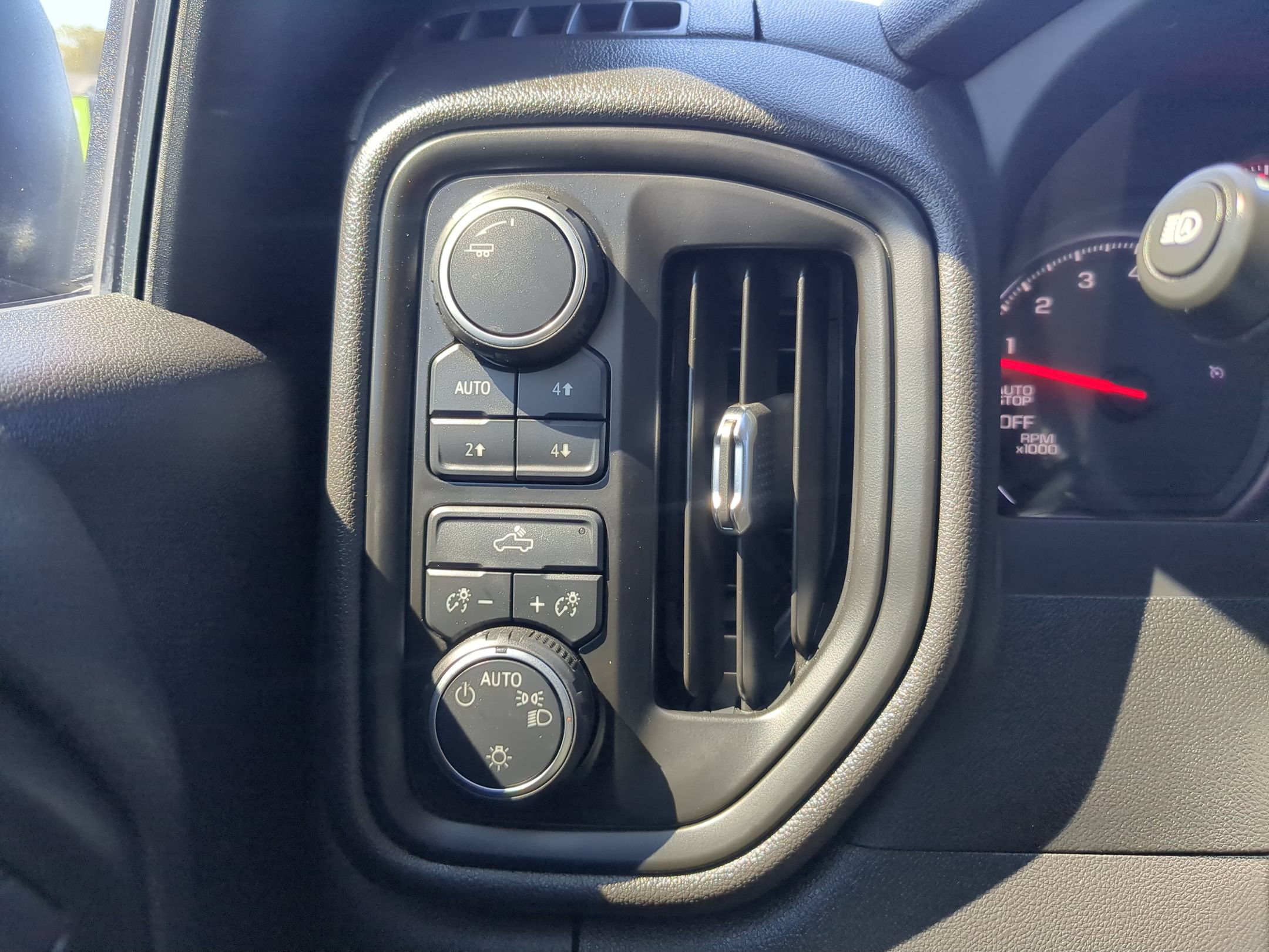 Used 2025 Chevrolet Silverado 1500 Custom Trail Boss w/ Midnight Edition AWD/4WD image 21