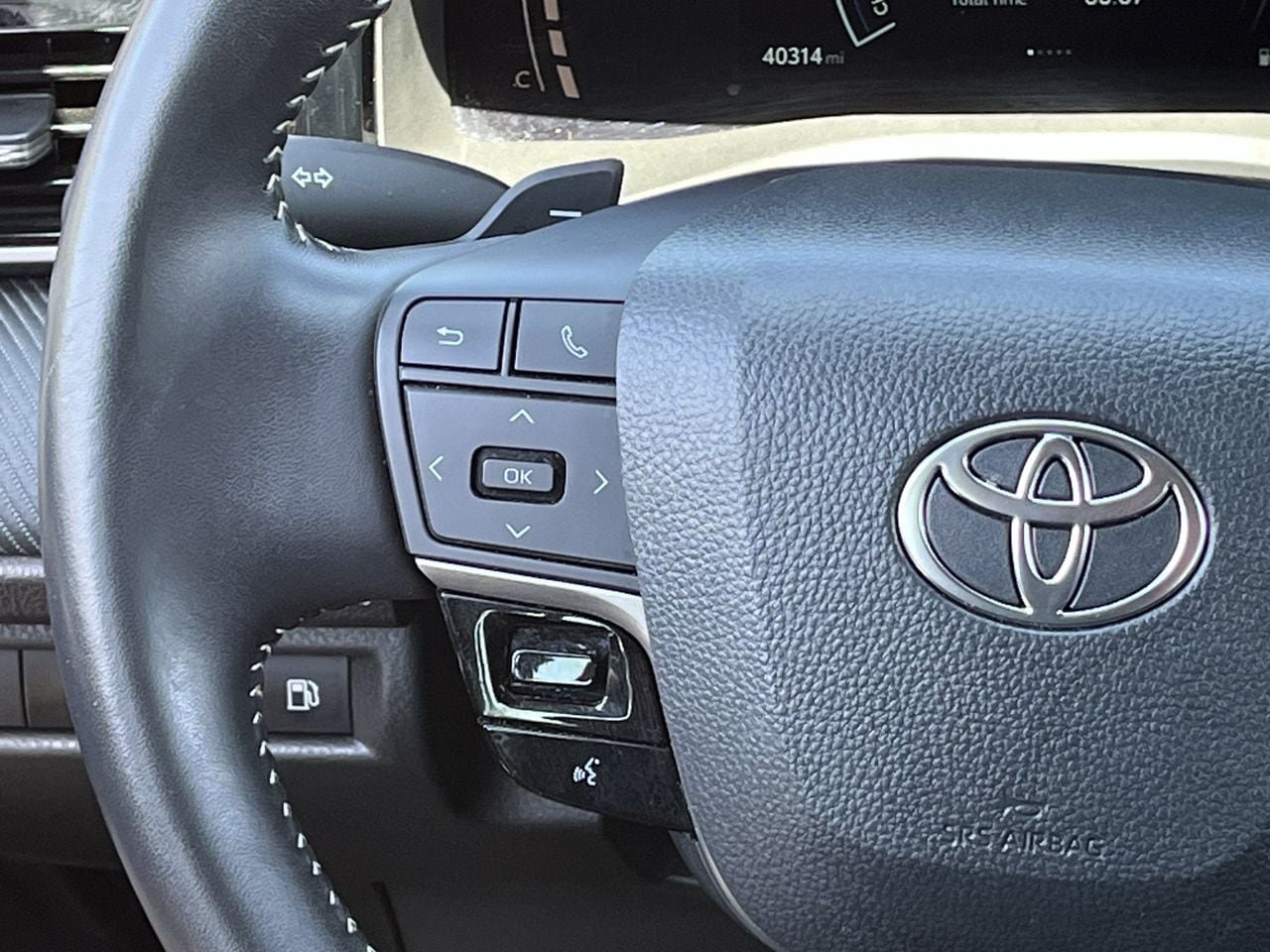 Used 2025 Toyota Camry SE FWD image 12