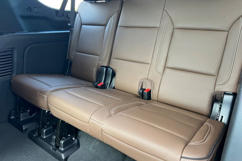 New 2026 Chevrolet Suburban High Country AWD/4WD image 13