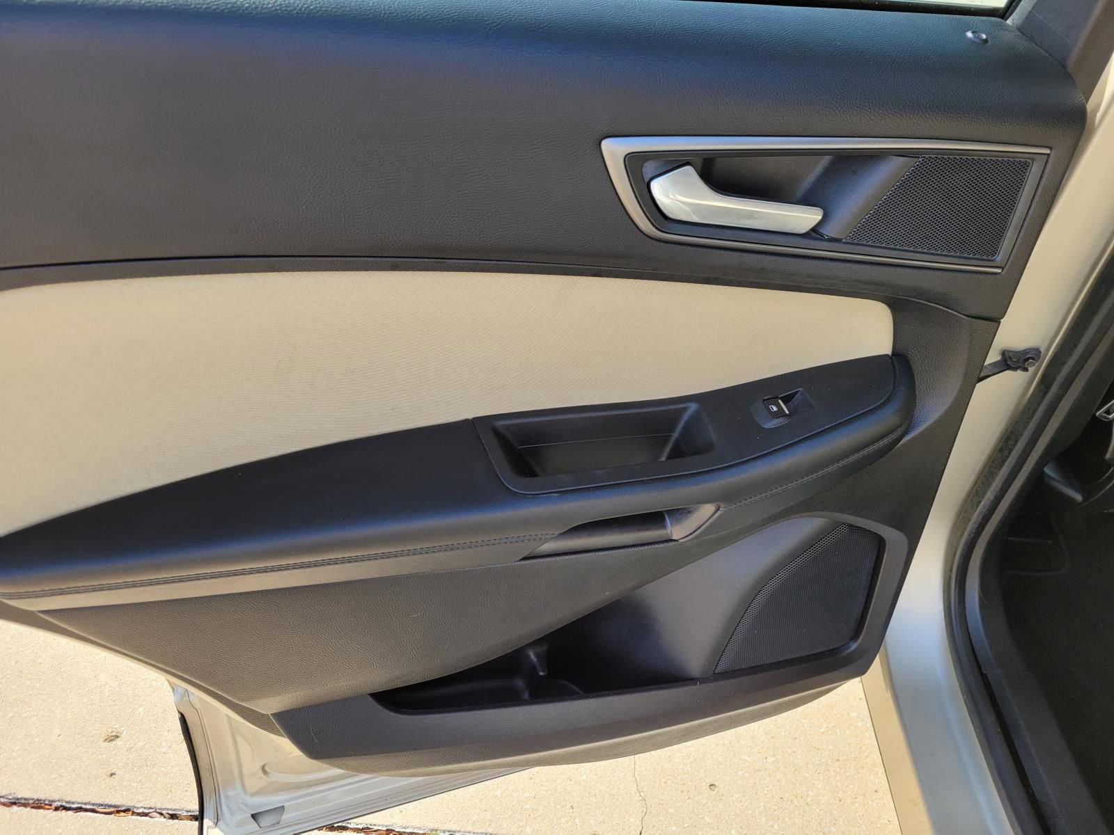 Used 2017 Ford Edge SE w/ Cargo Accessory Package FWD image 14