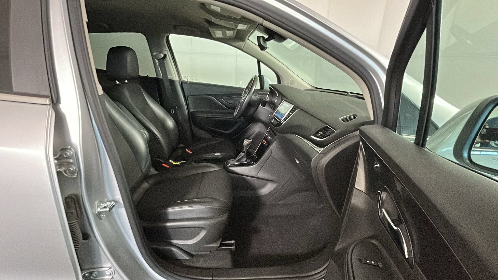 Used 2019 Buick Encore Preferred AWD/4WD image 35