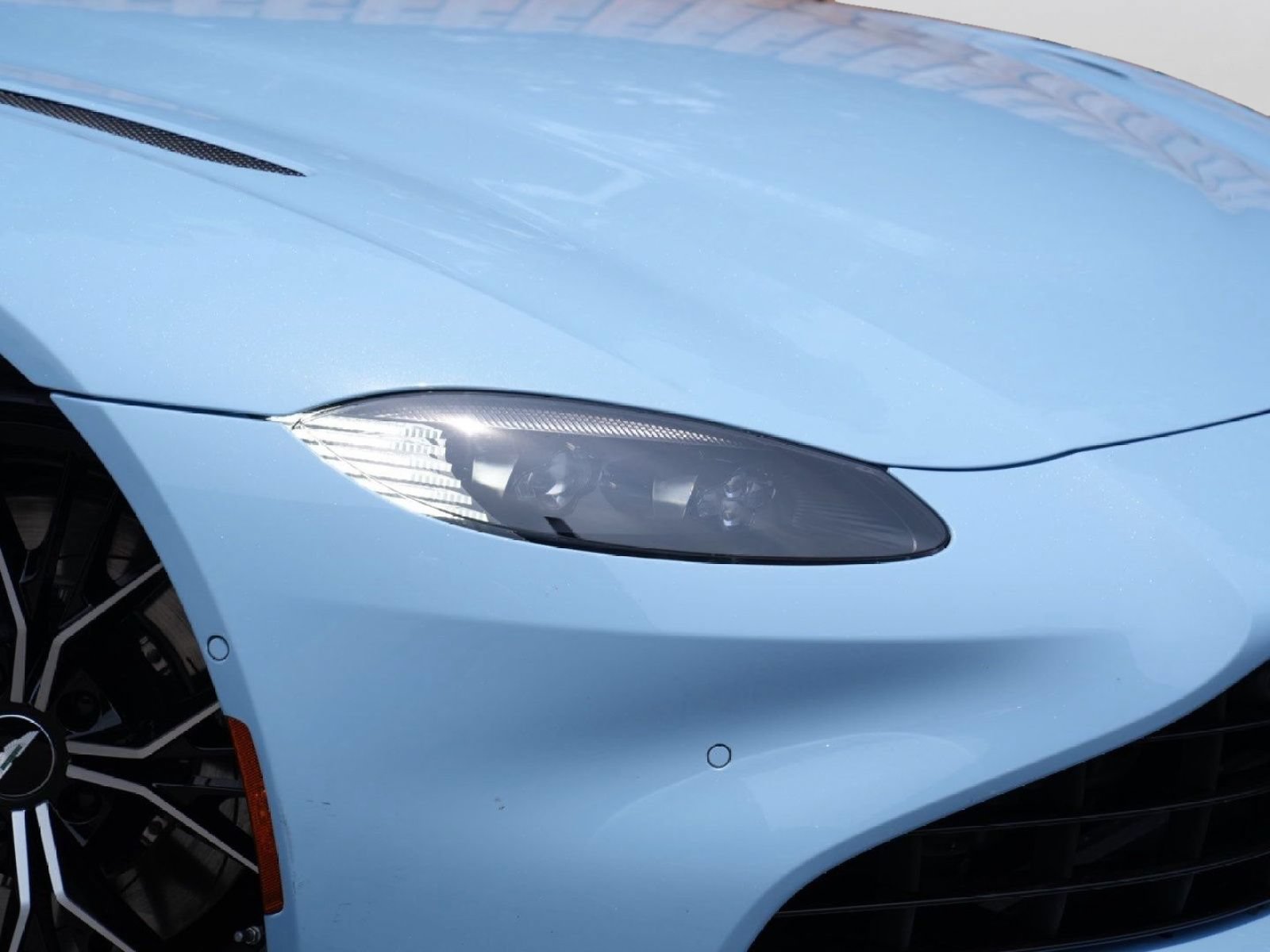Used 2023 Aston Martin V8 Vantage Roadster RWD image 6
