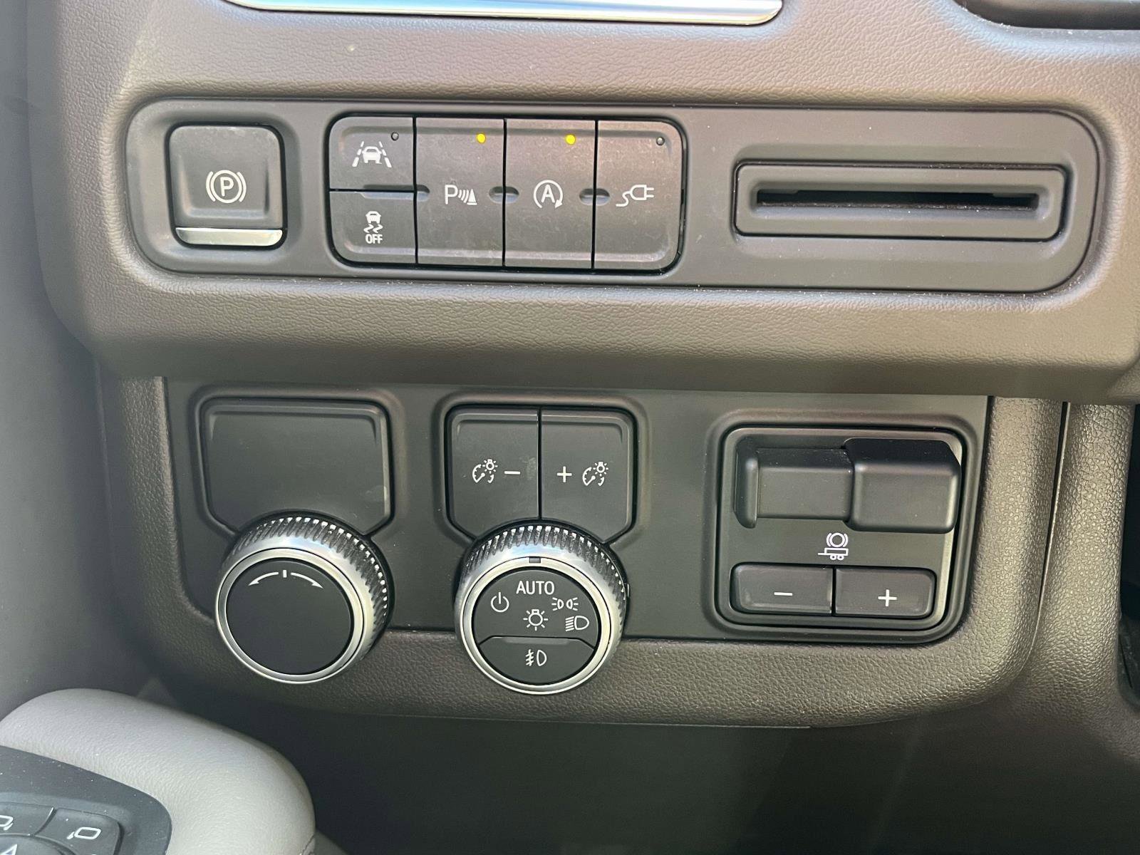 Used 2021 GMC Yukon SLT w/ SLT Luxury Plus Package RWD image 6