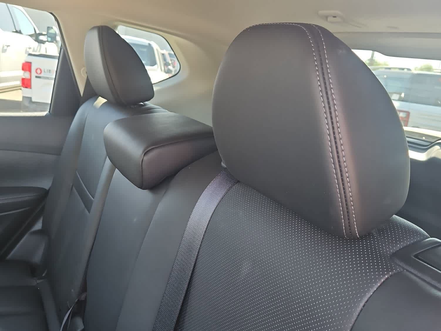 Used 2015 Nissan Rogue SL w/ SL Premium Package FWD image 12