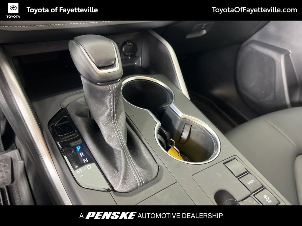 Certified 2025 Toyota Highlander XLE image 32