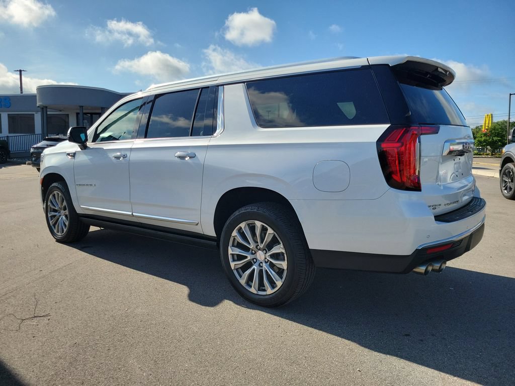 Used 2021 GMC Yukon XL Denali w/ Denali Ultimate Package AWD/4WD image 3