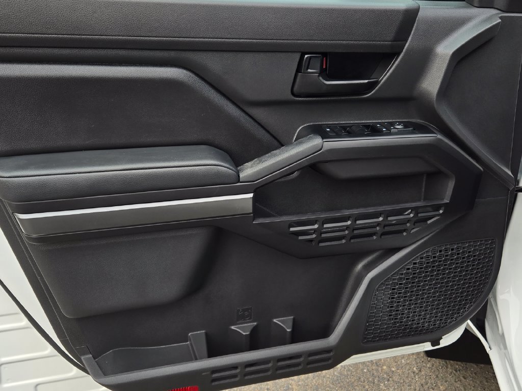 Used 2025 Toyota Tacoma SR5 AWD/4WD image 10
