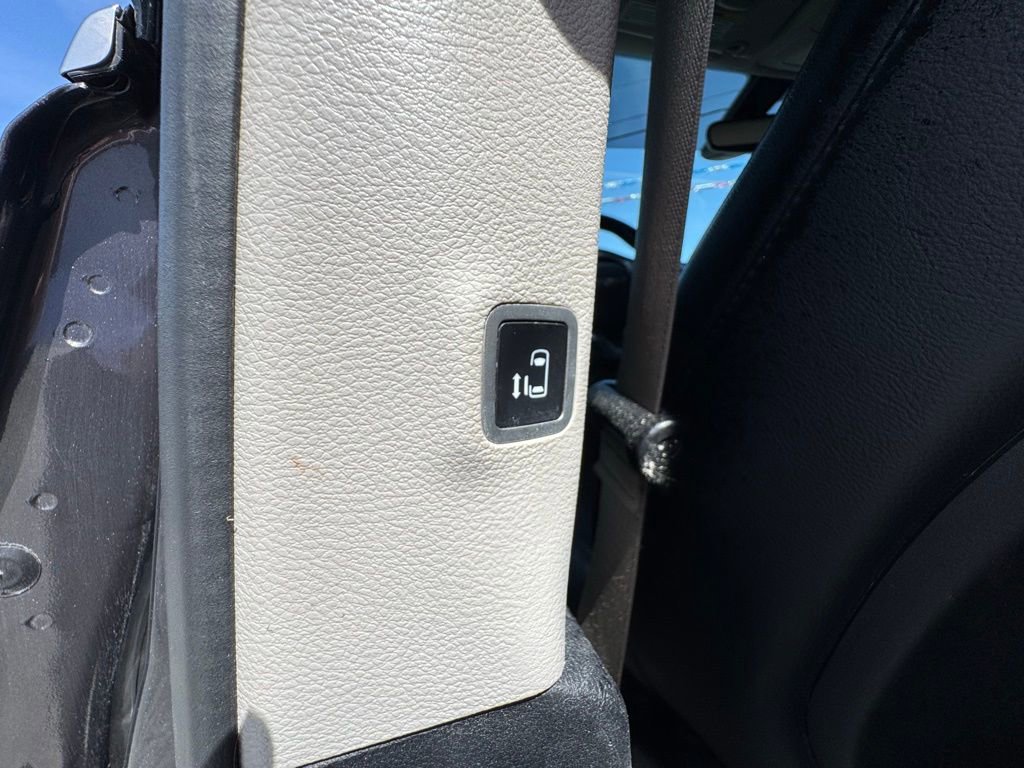 Used 2020 Chrysler Pacifica Touring-L w/ Tire & Wheel Group image 16