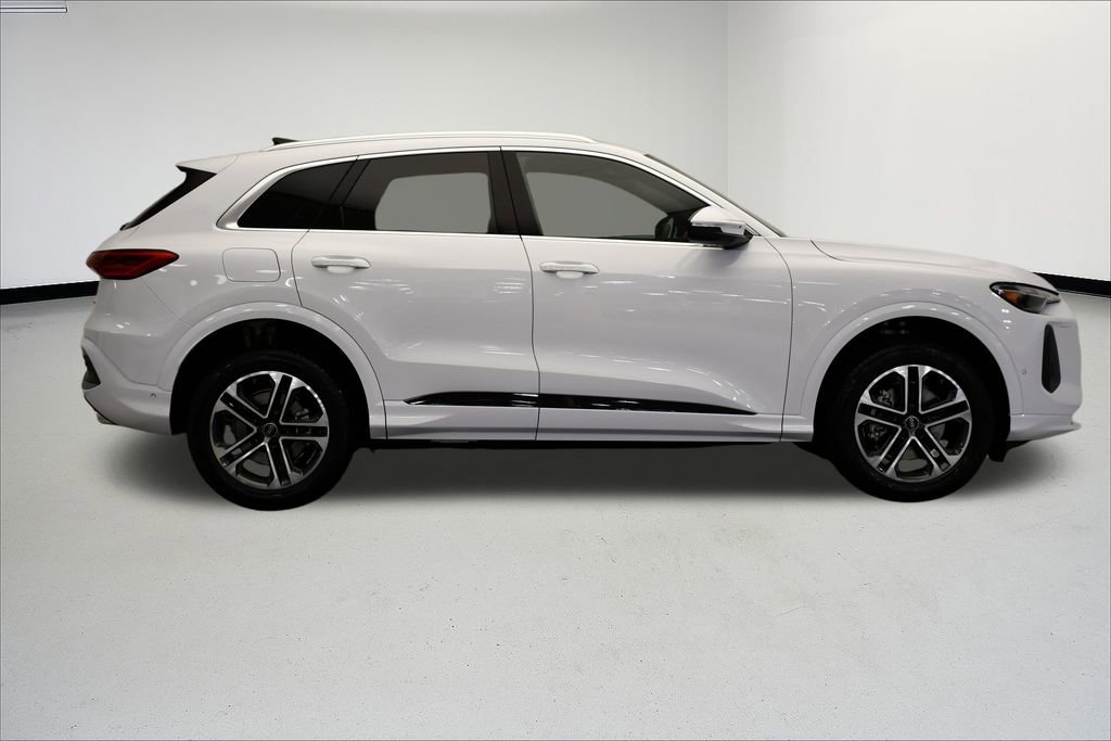 Used 2025 Audi Q5 Premium w/ Convenience Package image 6