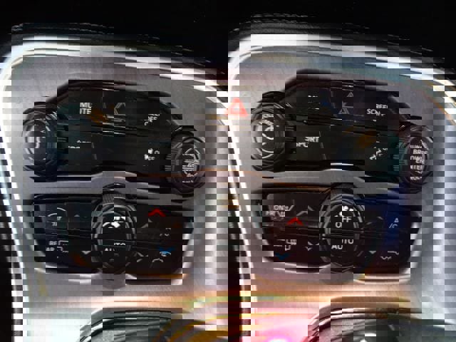 Used 2017 Dodge Challenger SXT image 12