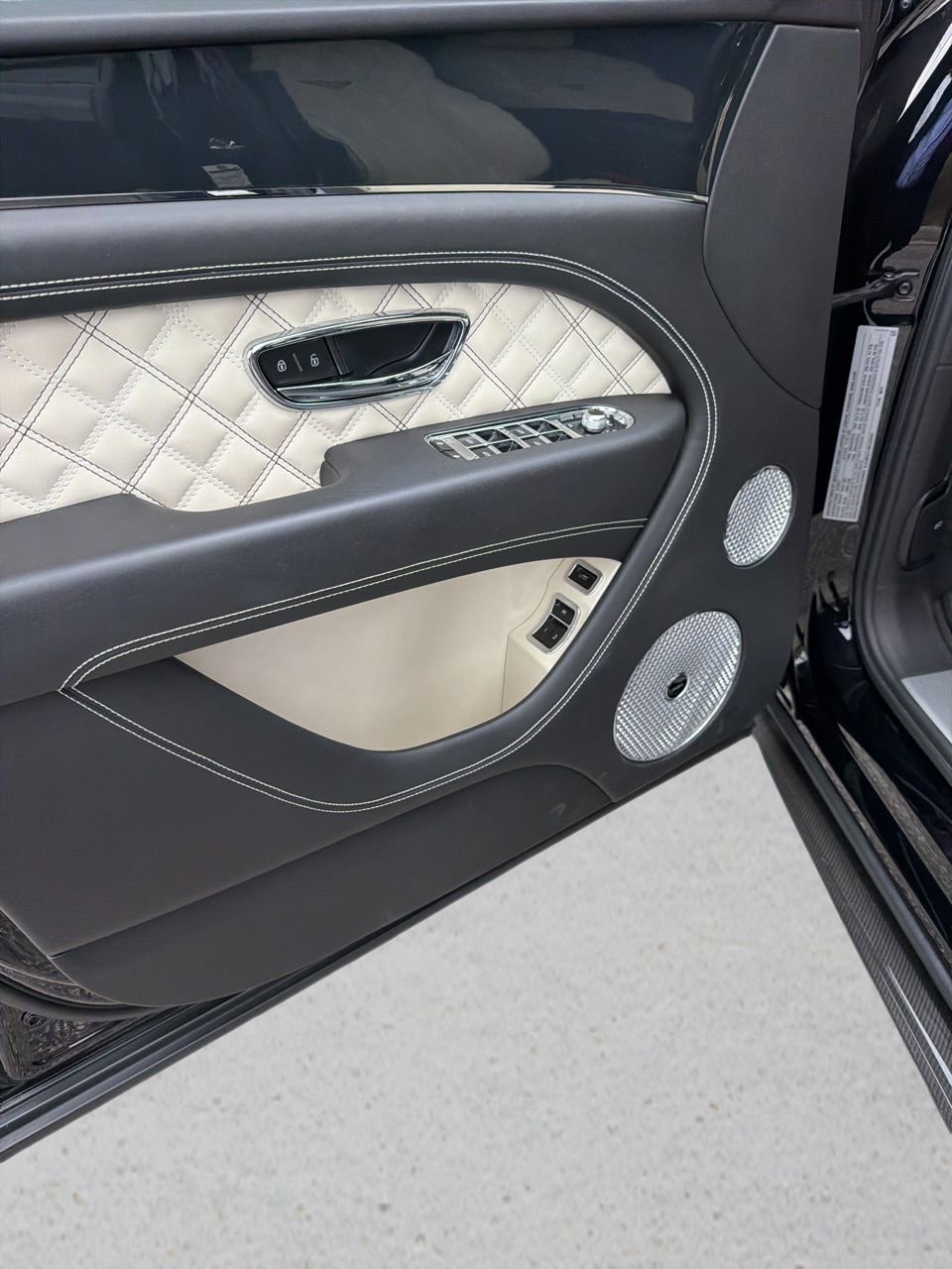 Used 2021 Bentley Bentayga image 9