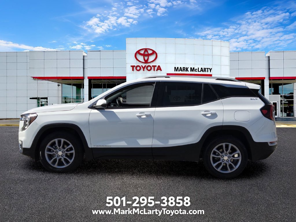 Used 2024 GMC Terrain SLT AWD/4WD image 2