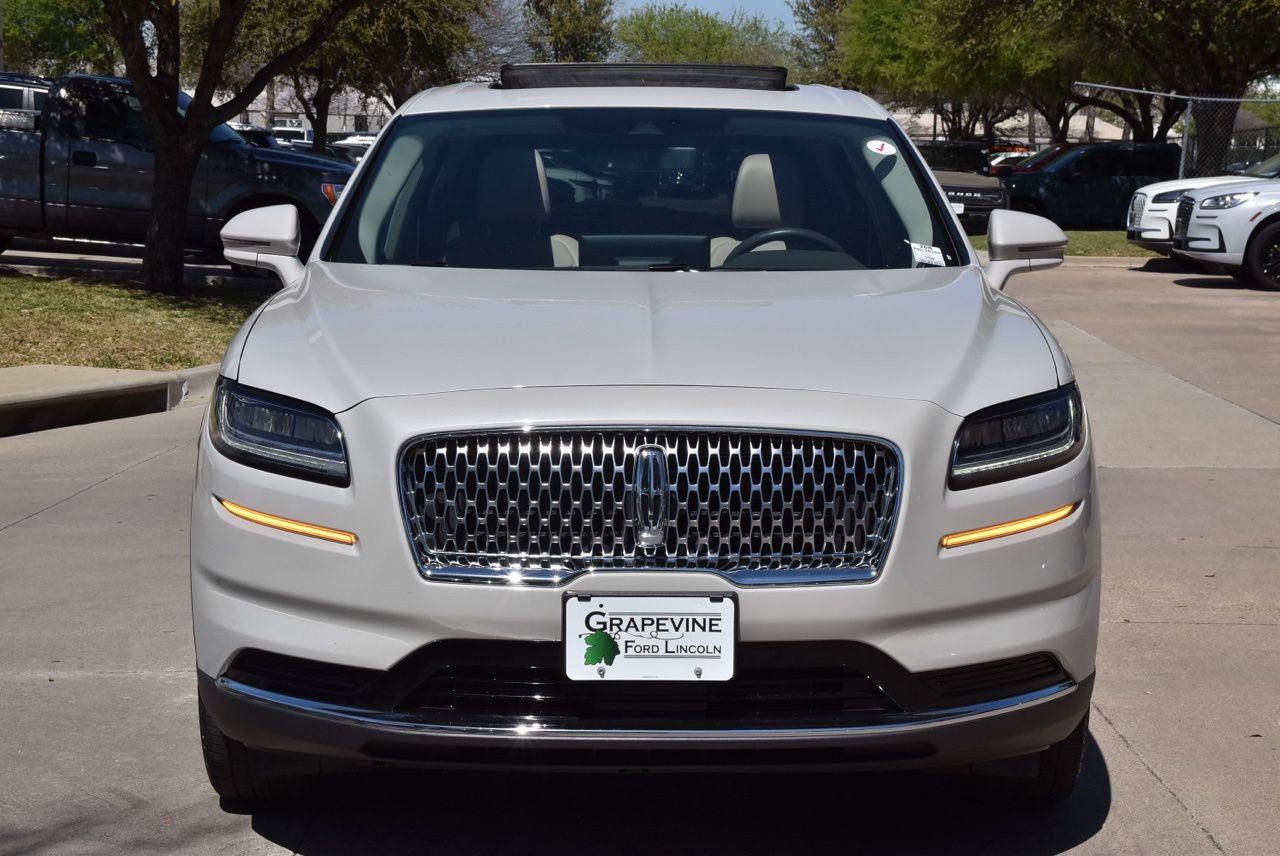 Used 2023 Lincoln Nautilus Reserve image 3