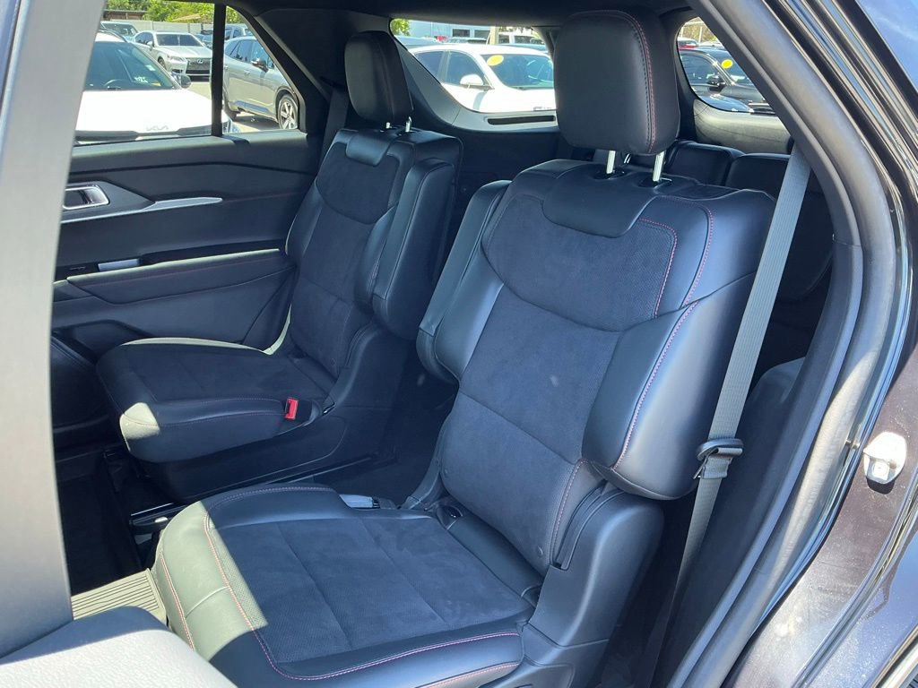 Used 2025 Ford Explorer ST w/ Sun And Sound Package AWD/4WD image 28