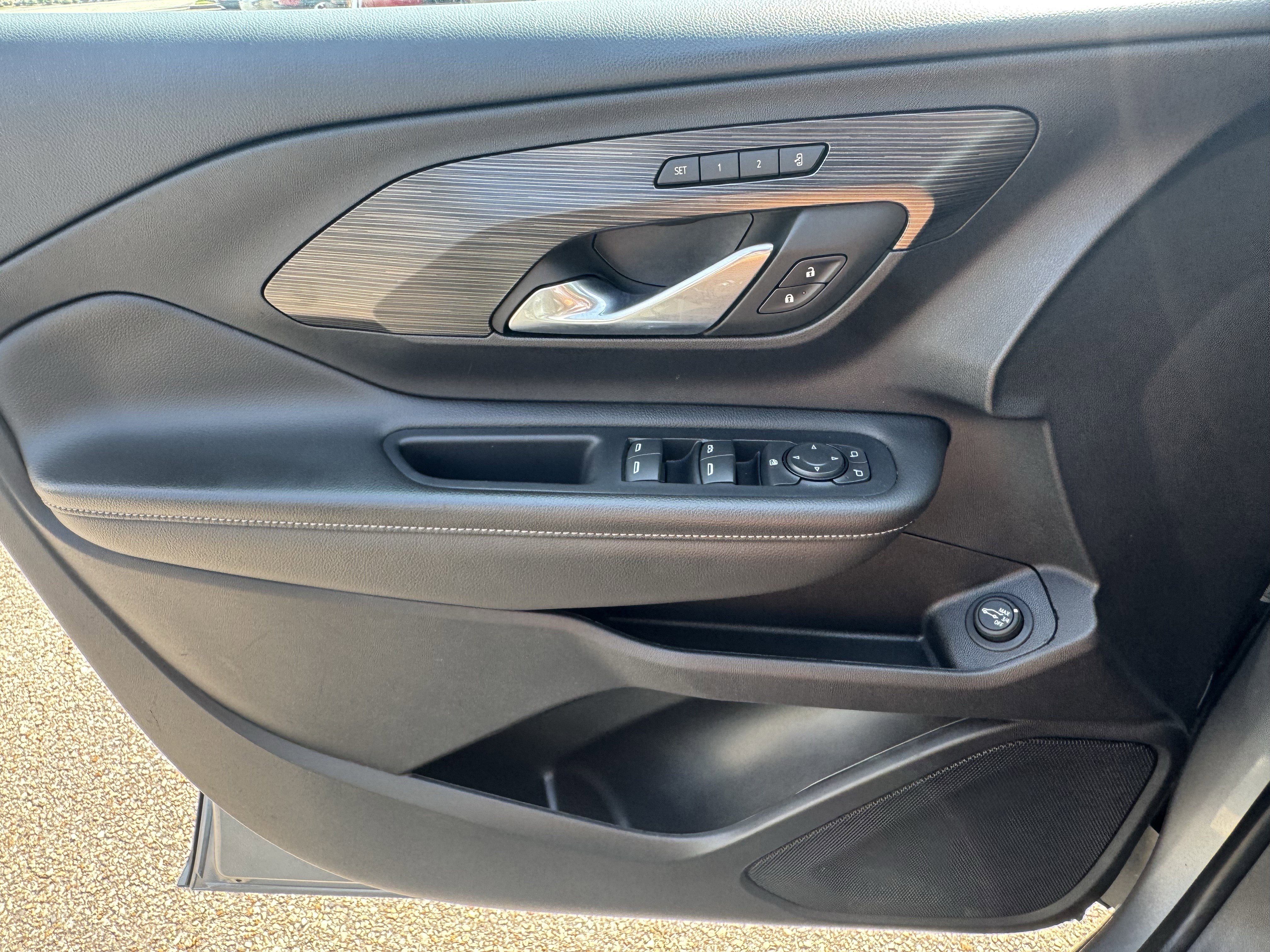 Used 2023 GMC Terrain SLT image 9