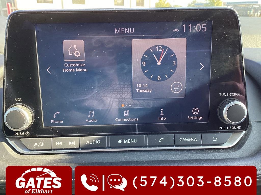 Used 2024 Nissan Rogue SV image 3