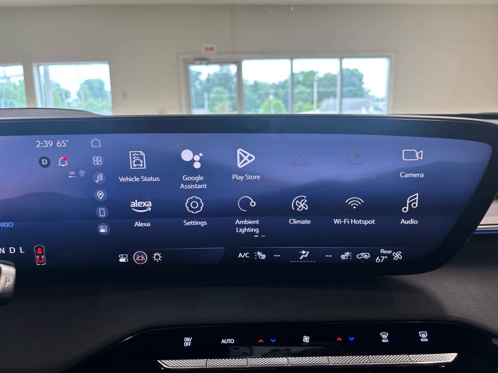 Used 2025 Buick Enclave Sport Touring w/ Power Package FWD image 38