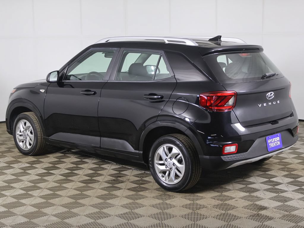 Used 2020 Hyundai Venue SEL FWD image 6