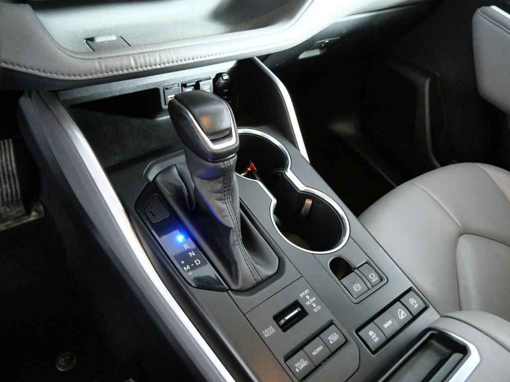 Used 2020 Toyota Highlander XLE image 20