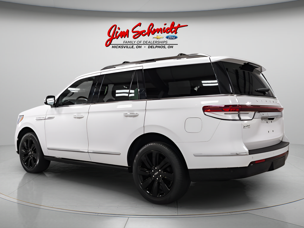 Used 2023 Lincoln Navigator Reserve AWD/4WD image 4