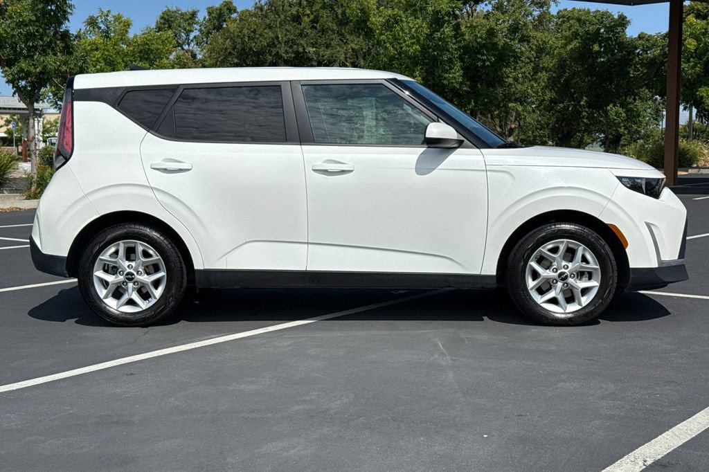 Used 2024 Kia Soul LX w/ Option Group 015 FWD image 10