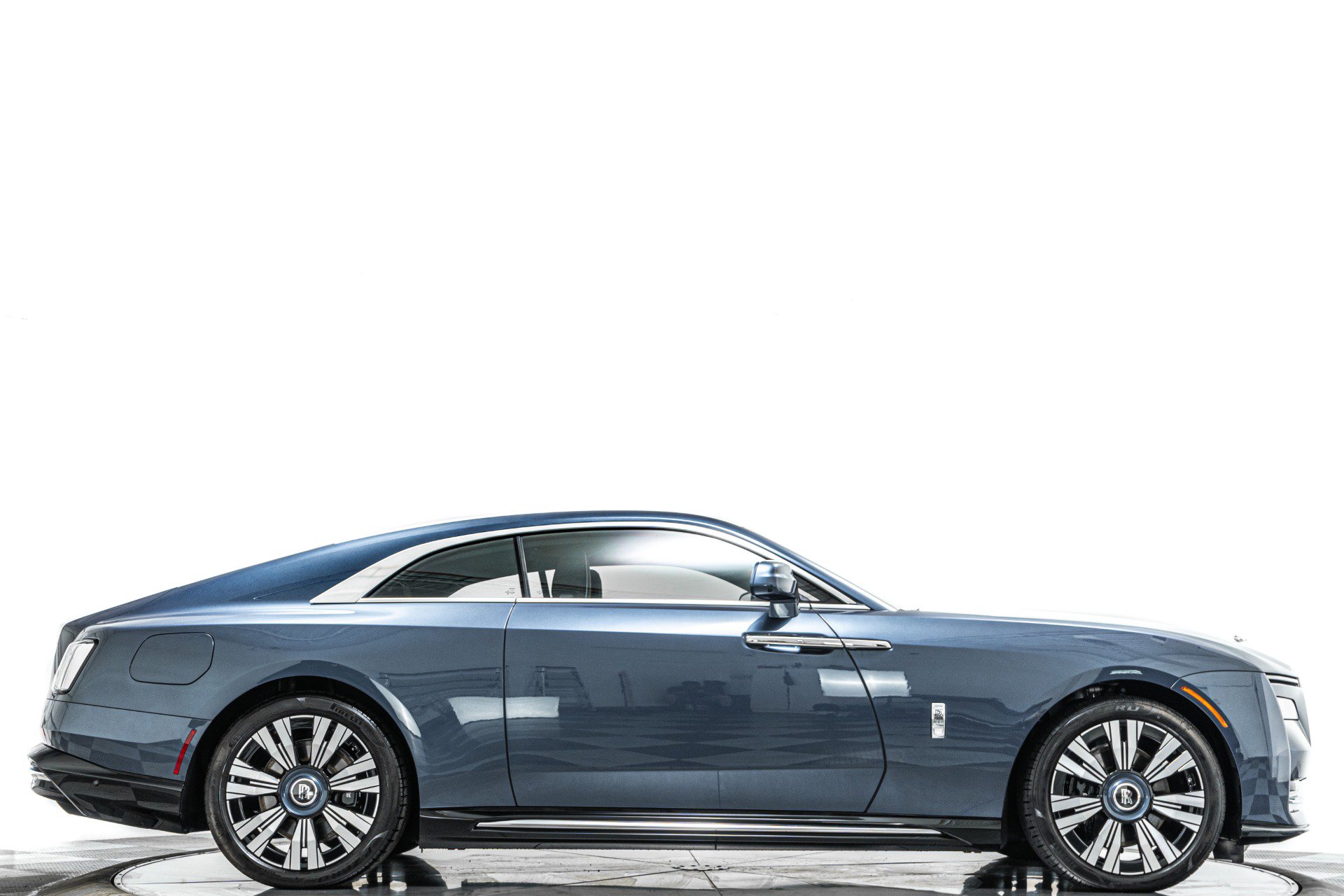 Used 2025 Rolls-Royce Spectre w/ Spectre Launch Package AWD/4WD image 2