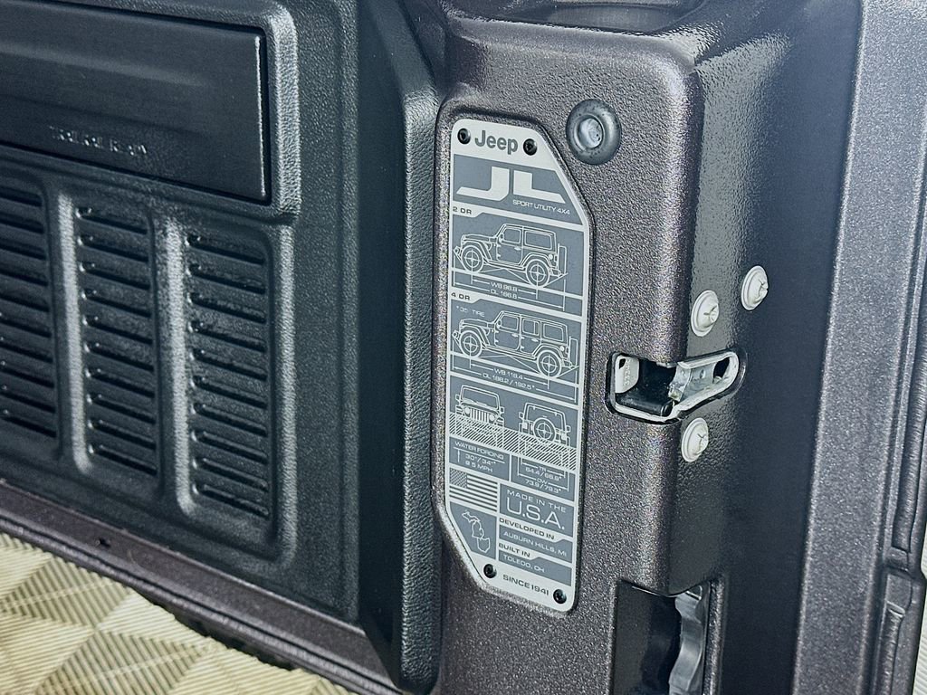 Used 2025 Jeep Wrangler Sport image 38
