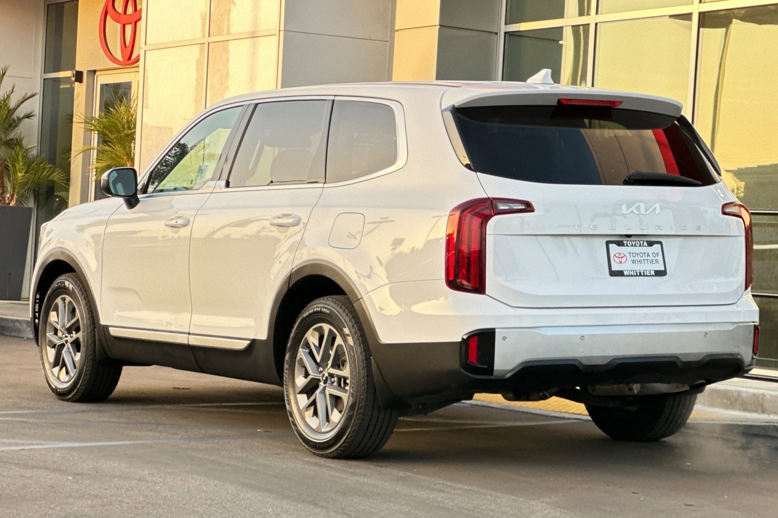 Used 2024 Kia Telluride LX image 7
