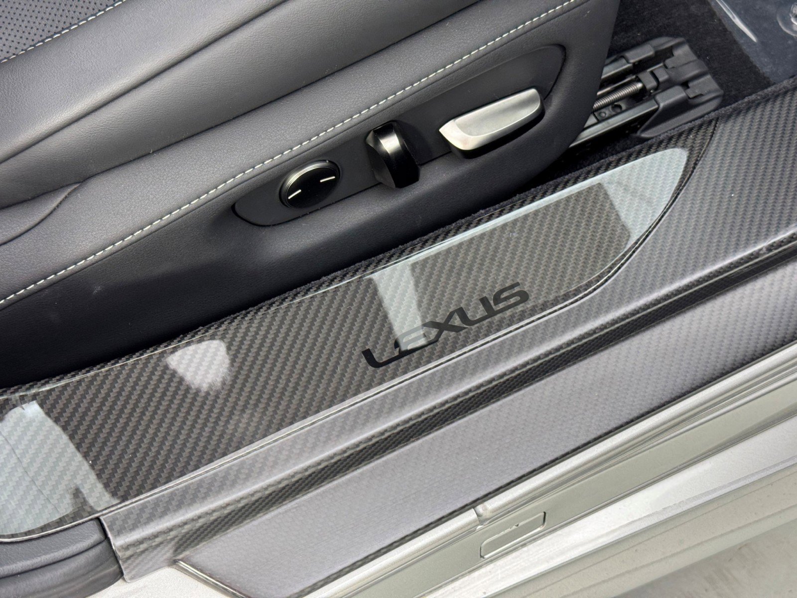 Used 2023 Lexus LC 500 Convertible image 19