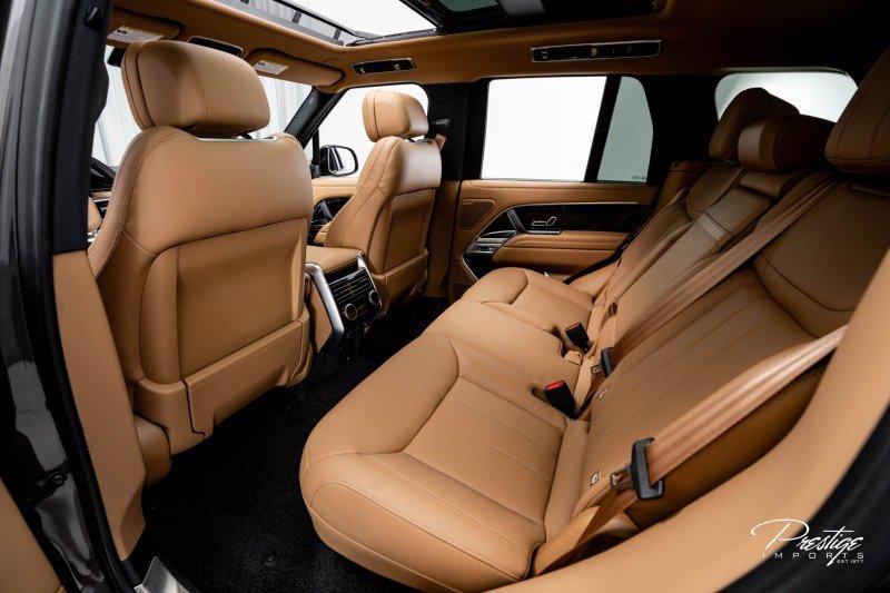 Used 2025 Land Rover Range Rover SE image 46