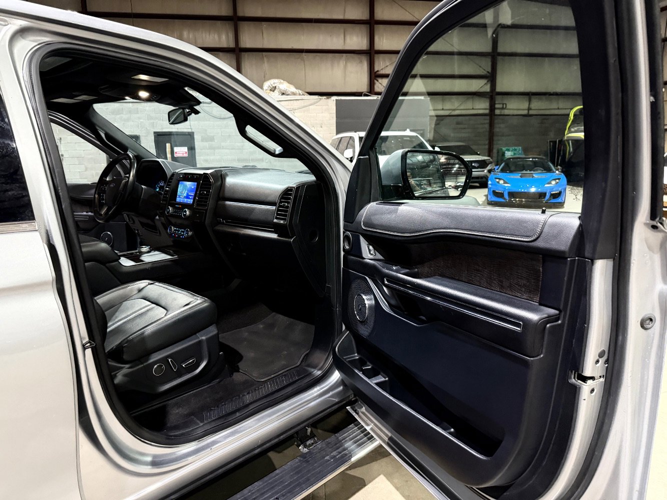 Used 2021 Ford Expedition Max Limited RWD image 25