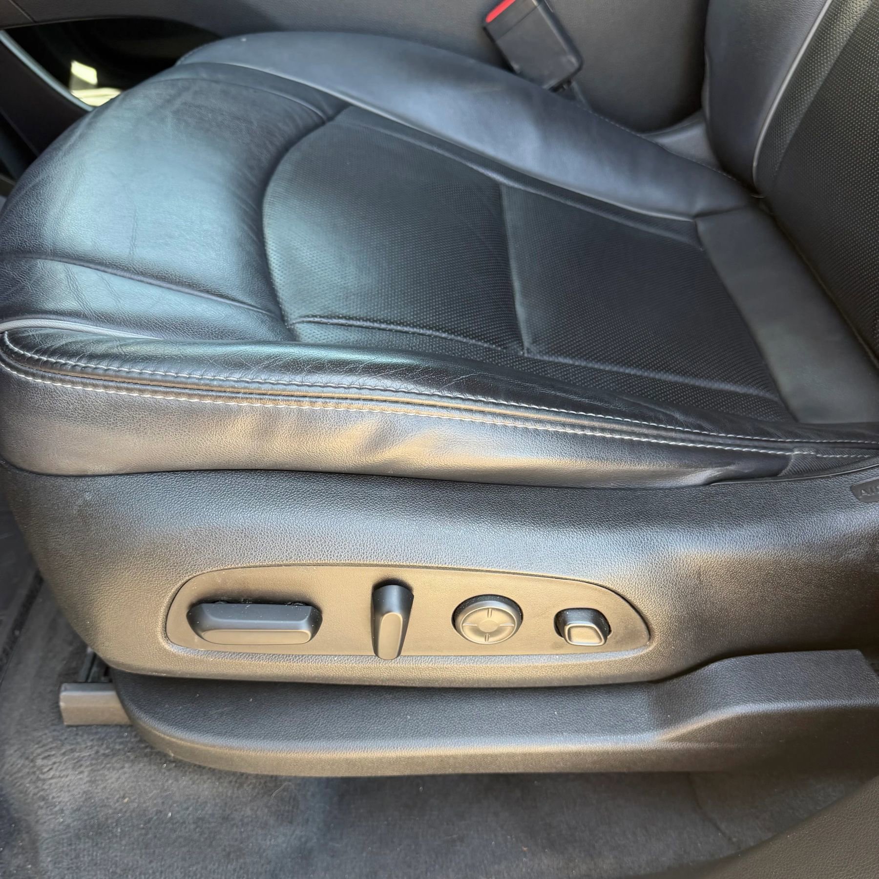 Used 2021 Buick Enclave Avenir w/ Avenir Technology Package AWD/4WD image 7