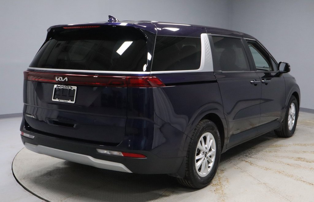 Used 2024 Kia Carnival LX image 11