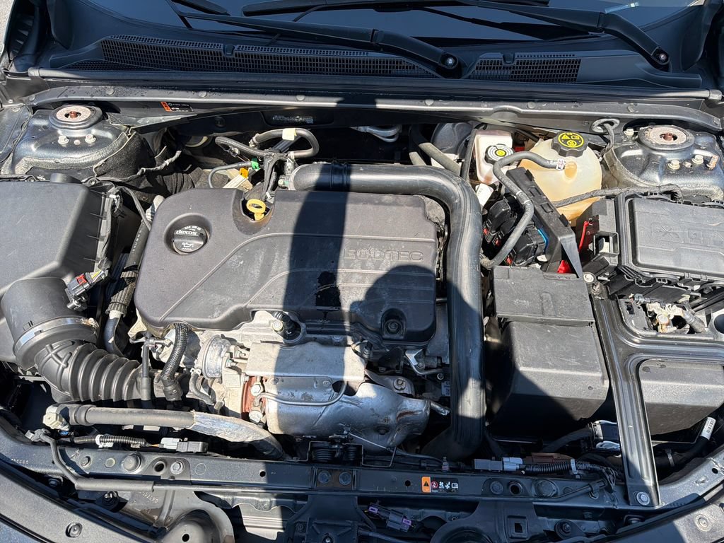 Used 2018 Chevrolet Malibu LT FWD image 13