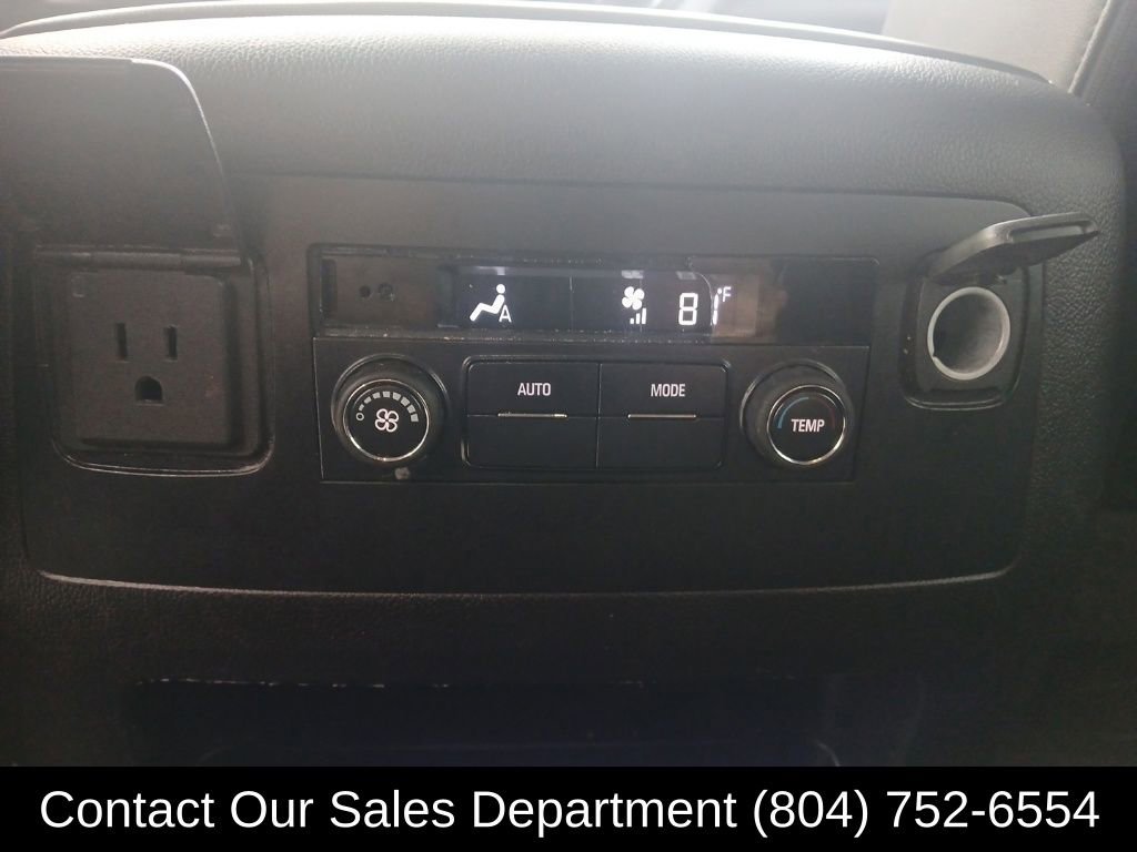 Used 2018 Chevrolet Suburban LT image 26