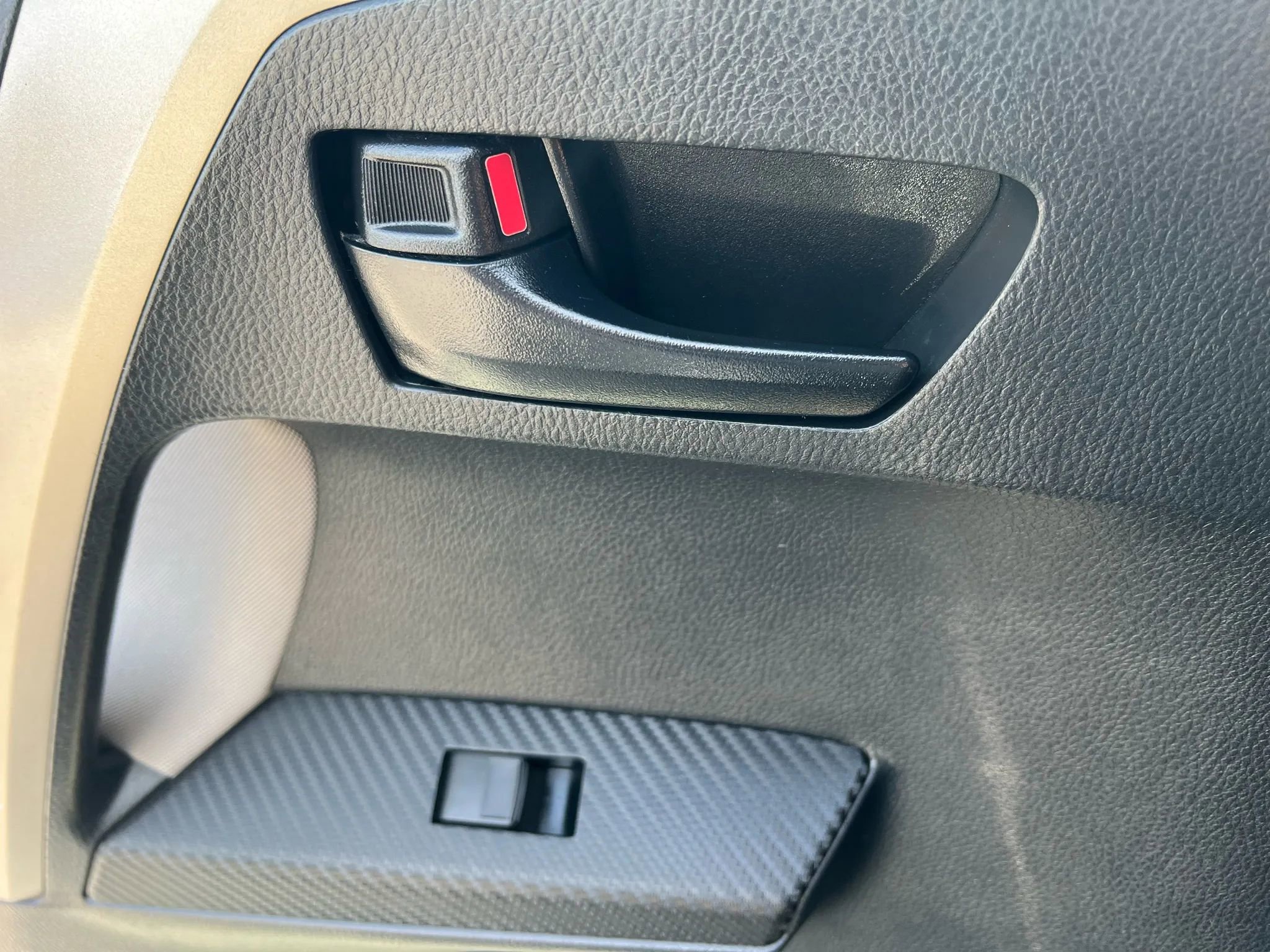 Used 2014 Toyota RAV4 LE image 18