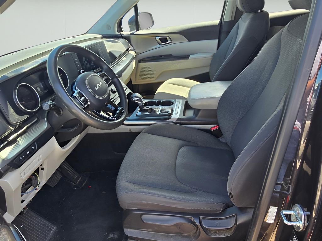 Used 2022 Kia Carnival LX FWD image 19