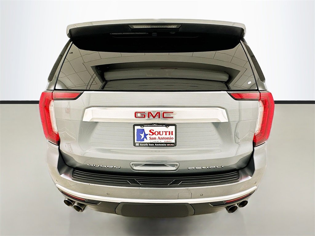 Used 2022 GMC Yukon XL Denali image 6