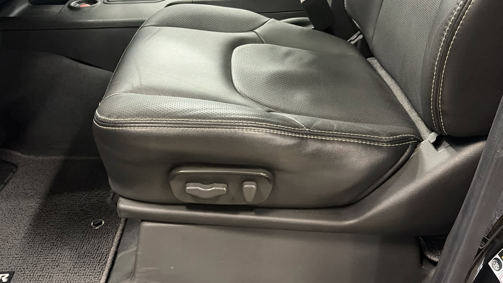 Used 2020 Nissan Frontier PRO-4X image 7