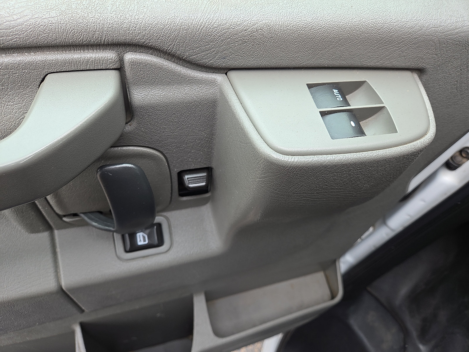 Used 2016 Chevrolet Express 2500 RWD image 14