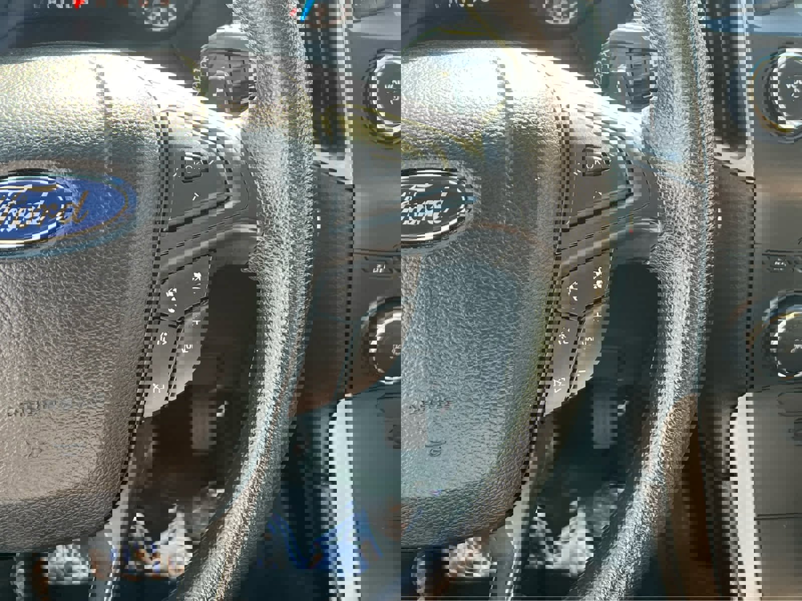 Used 2017 Ford Edge SE image 33