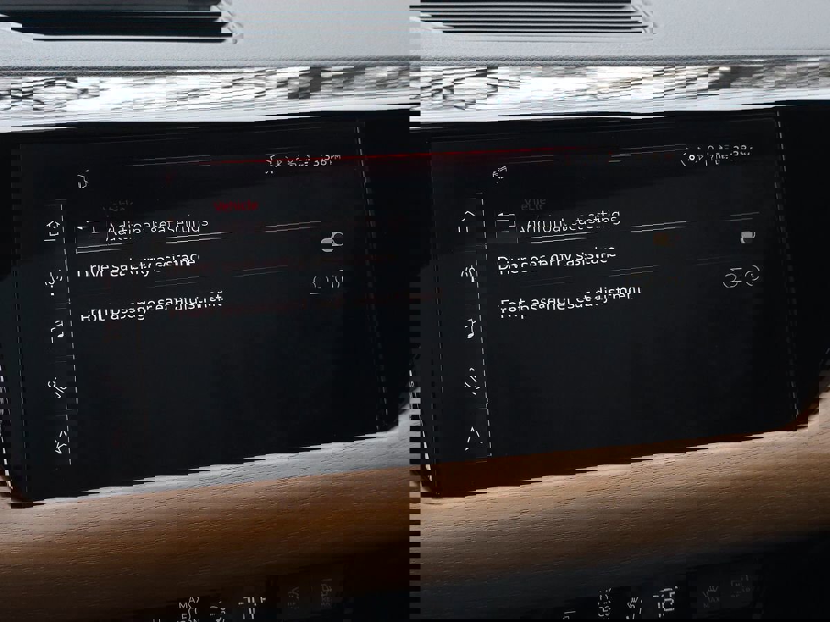 Used 2022 Audi e-tron GT Premium Plus image 38