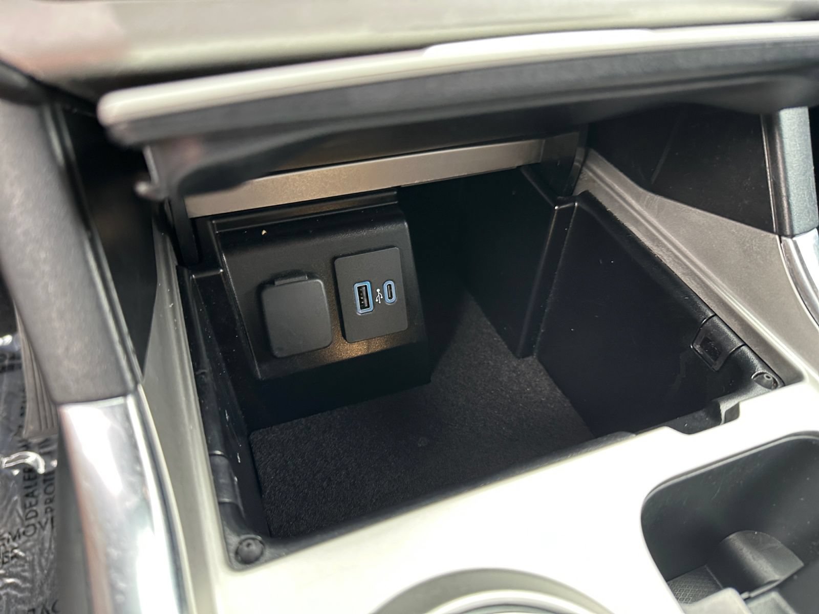 Used 2022 Ford Explorer XLT AWD/4WD image 25