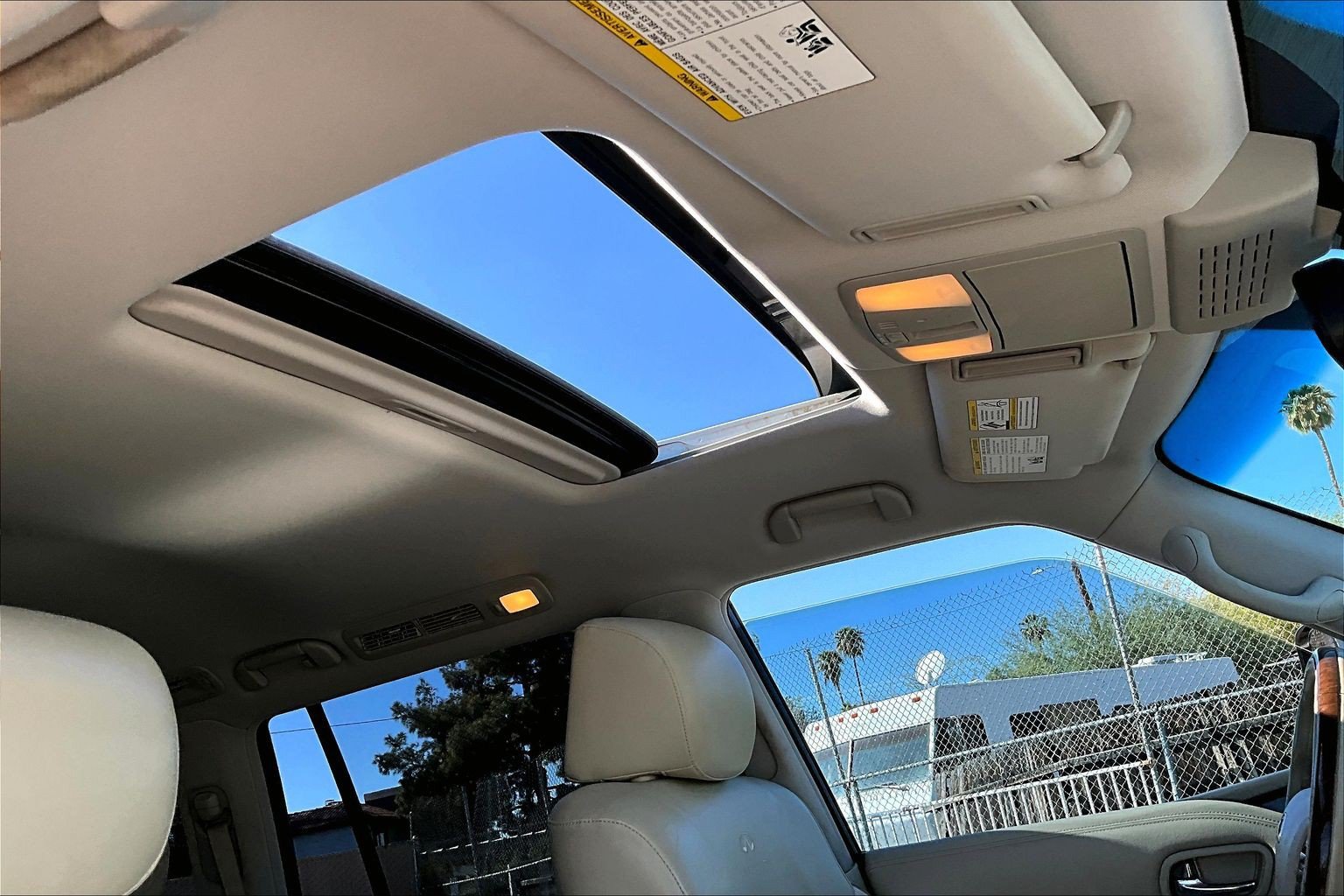 Used 2011 INFINITI QX56 4WD w/ Deluxe Touring Pkg image 16