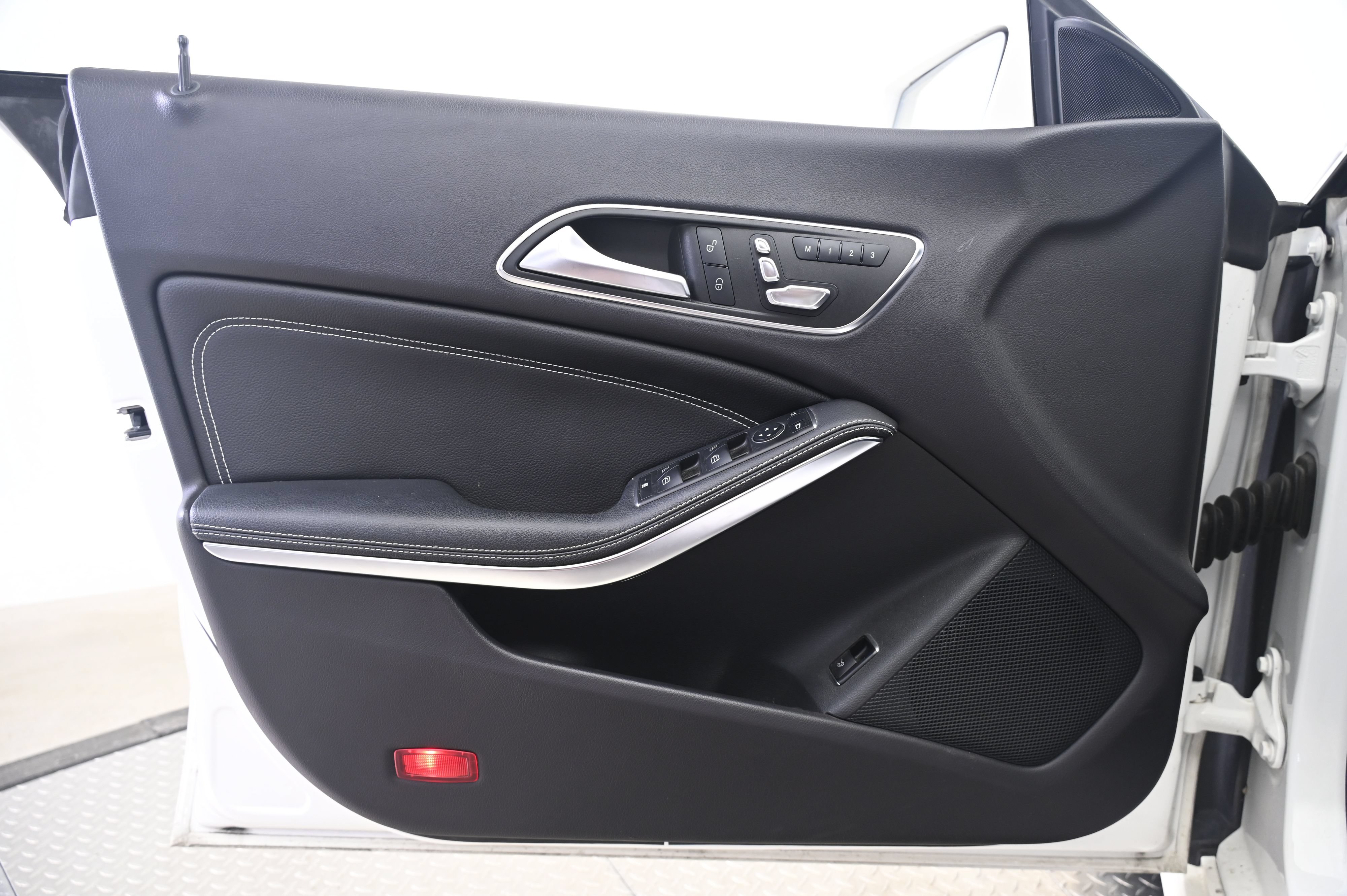 Used 2018 Mercedes-Benz CLA 250 4MATIC image 25