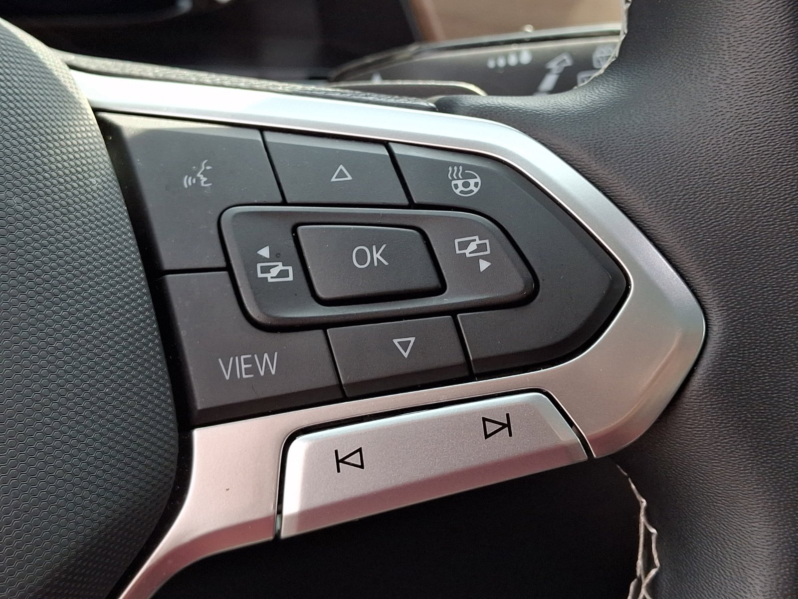 Certified 2024 Volkswagen Atlas SE image 24